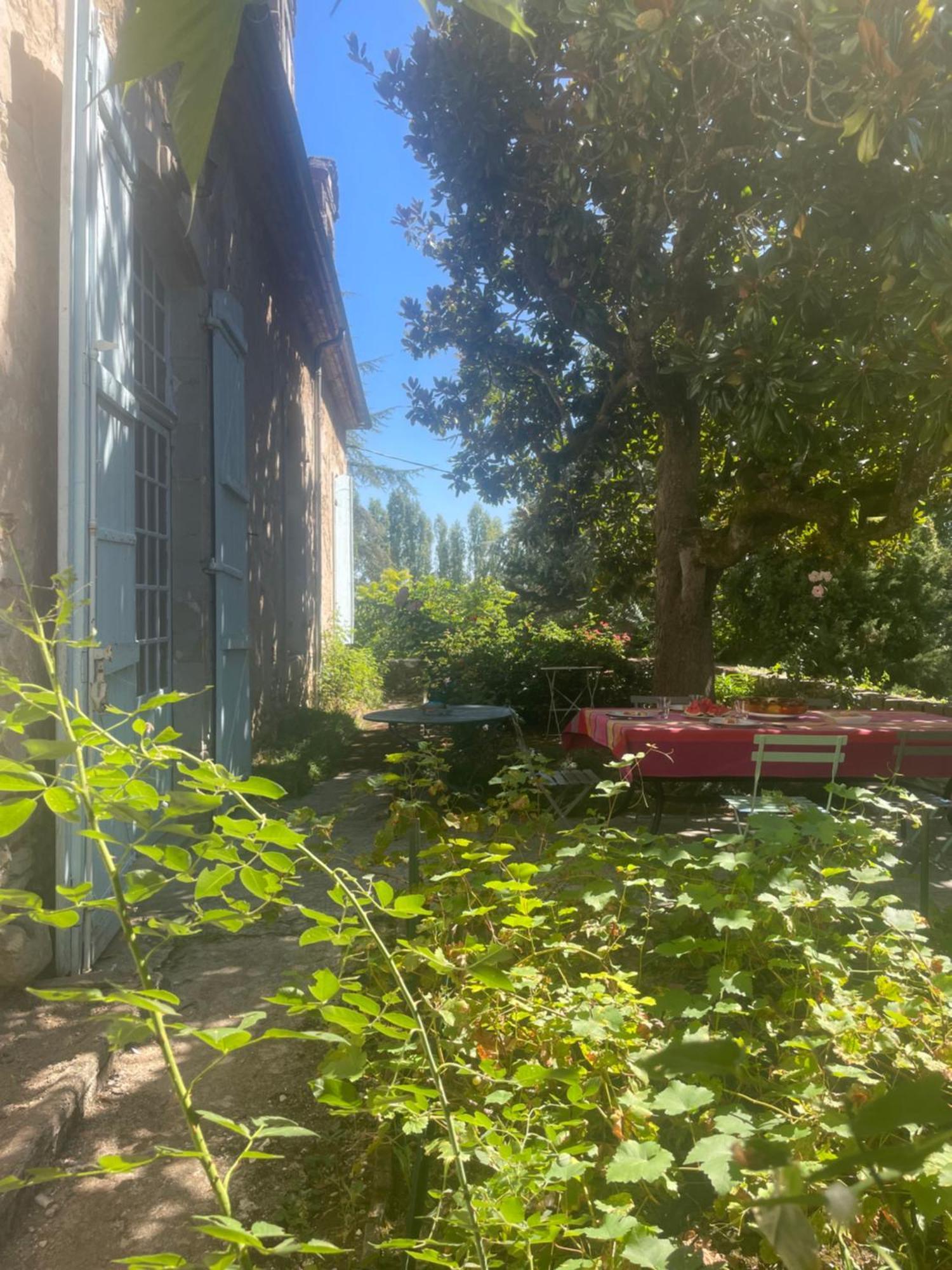 Petite Maison De Famille De Charme En Vallee Du Lot Ξενοδοχείο Ledat Εξωτερικό φωτογραφία